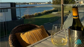 Village Bay Lake house family Lake House with Spa